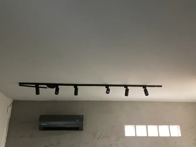 Trilho eletrificado 2m com 6 spots Branco Frio