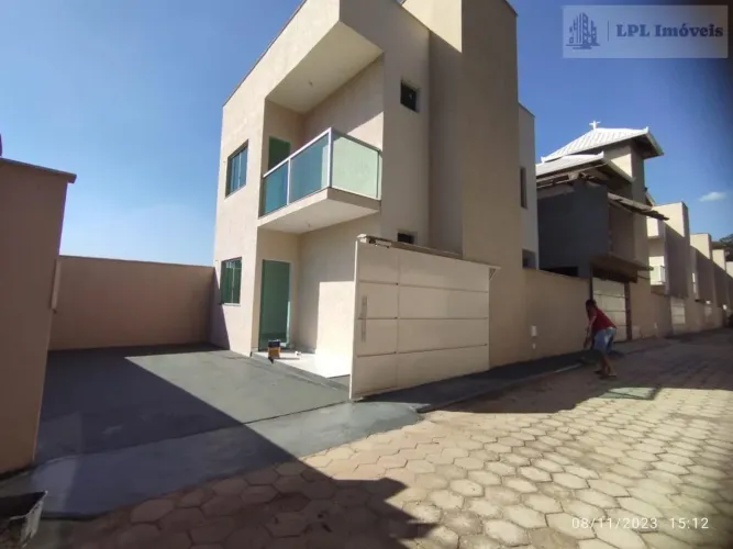 Casa para Venda em Sarzedo, Centro, 3 dormitórios, 2 banheiros, 1 vaga