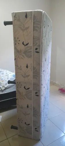 Vendo cama box de solteiro em bom estado de conservação 