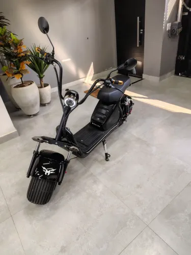 Moto / Scooter Elétrica - Bateria Nova + 2 capacetes + capa