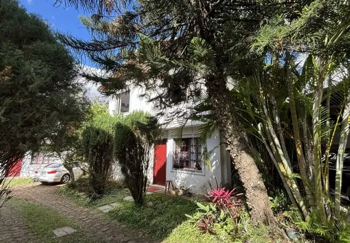 Casa 03 quartos com garagem na melhor localização do bairro São Pedro