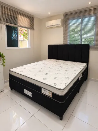 Vendo cama de casal nova com cabeceira