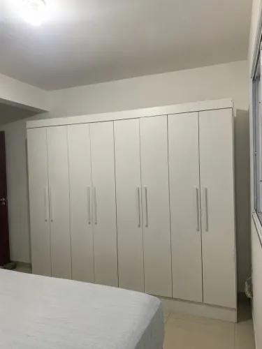 Guarda roupa de 8 portas 