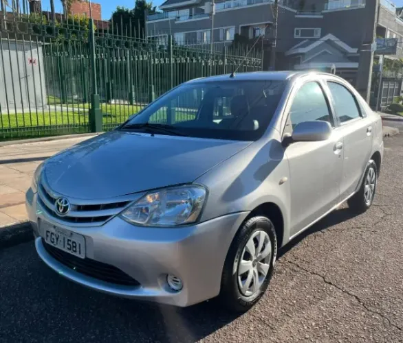 Toyota Etios XS Sedan 1.5 Flex 16V 4P Mec. 2013