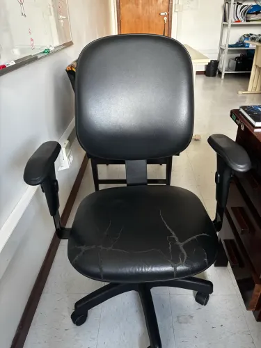 Cadeira de escritório ergonômica com base giratória