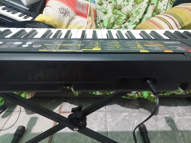Teclado Yamaha PSR-F52 (Nunca usado)