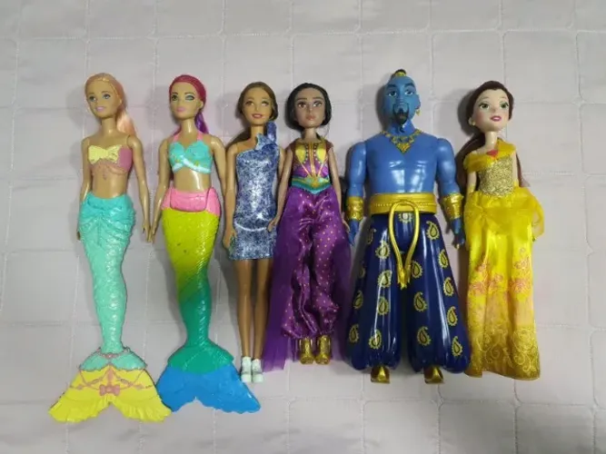 Kit Barbie - 1 Gênio musical e Jasmine + Bella + 2 Sereias + 1 Barbie