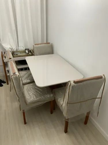 Mesa de jantar 4 lugares c/ cadeiras