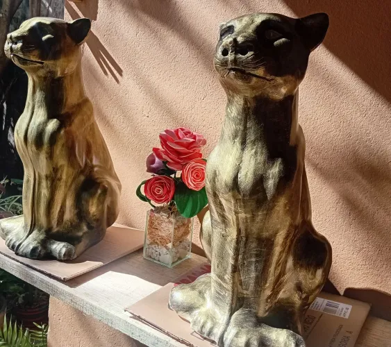 Pantera dourada para jardim