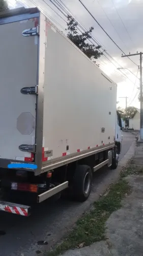 Caminhão Baú refrigerado - Único dono