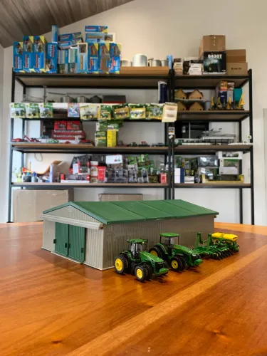 Miniatura barracão ERTL 1/64