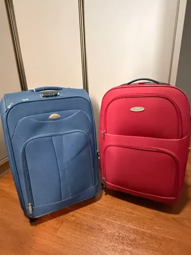 Vendo duas malas de viagem