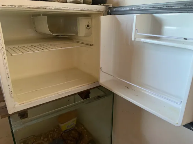 Vendo frigobar.