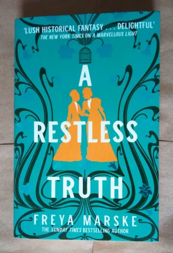 Livro A Restless Truth de Freya Marske (inglês)
