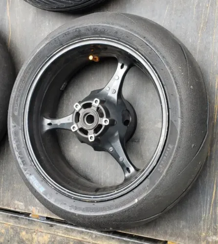 roda traseira srad 750 2007 2008 2009 2010 2011 2013... ideal para roda extra em trackday