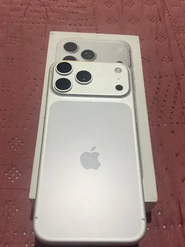 Vendo iPhone 17 pro max 2 mês de uso na garantia ou pego outro aparelho Android com volta