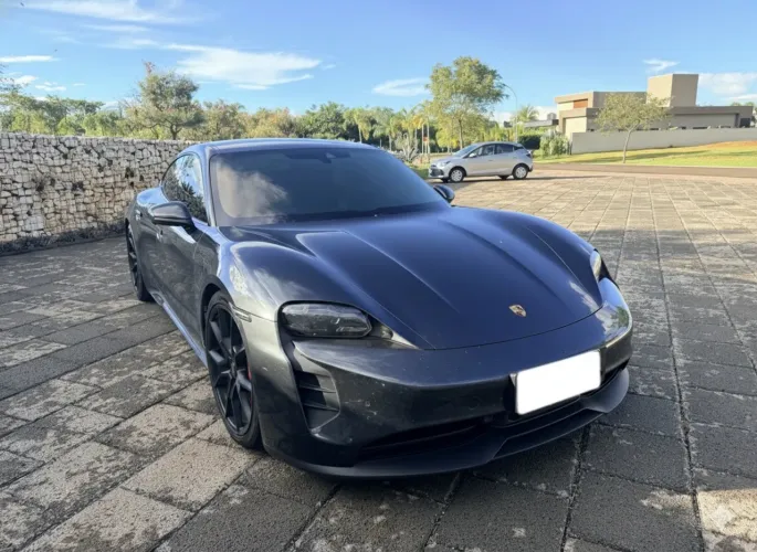 Porsche Taycan GTS (elétrico) 2024