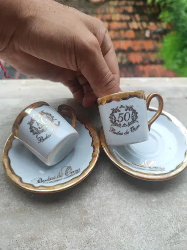 conjunto de duas xícaras de café com piris porcelana branca bodas de 50 nos de casados