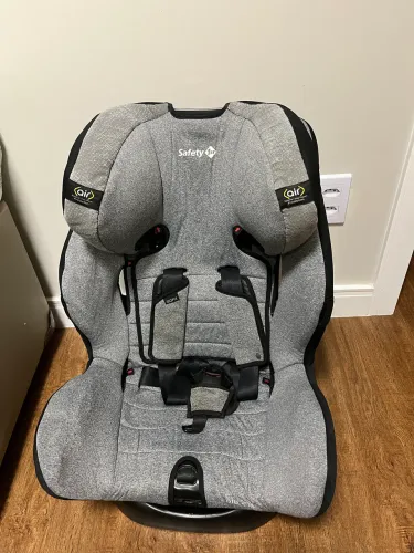 Cadeirinha de carro Safety 1st com ISOFIX