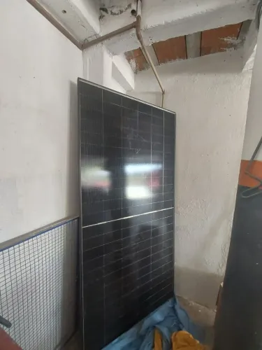 Placa solar de 585W 