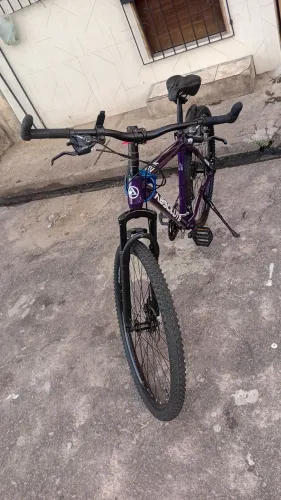 Vendo bicicleta absolute Nero 5 cor roxa semi Nova toda lubrificada tem nota fiscal 19 