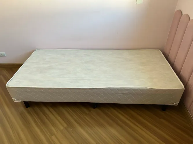 Box para cama de solteiro - Usado