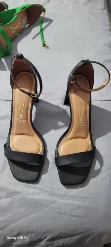 Sandálias é sapatos 39,40 numeração