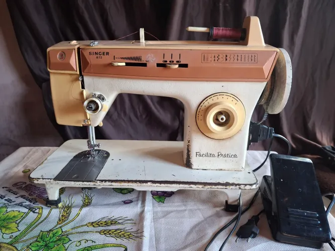 Máquina de Costura Singer
