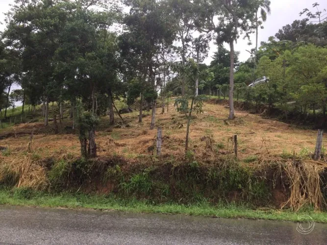 Terreno de 715m² na Vargem Pequena