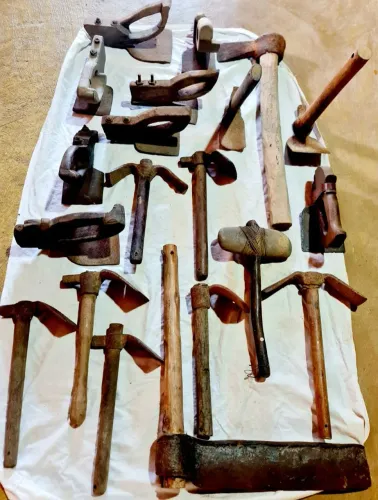 Vendo Ferramentas Antigas.