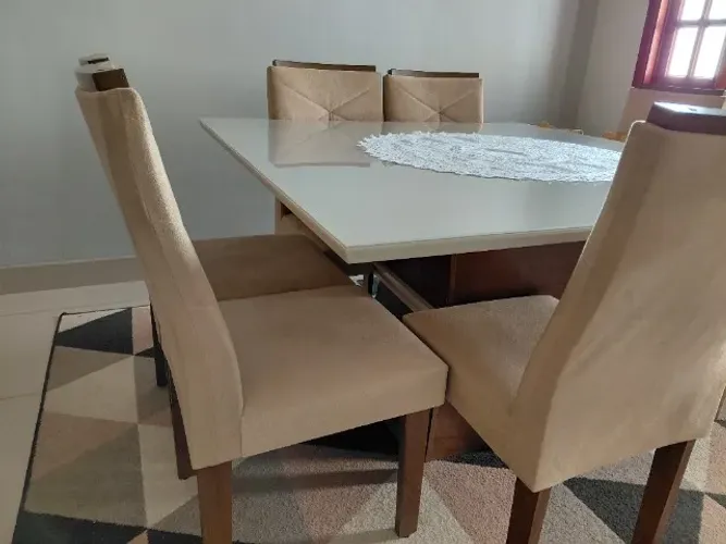 Mesa de jantar quadrada 