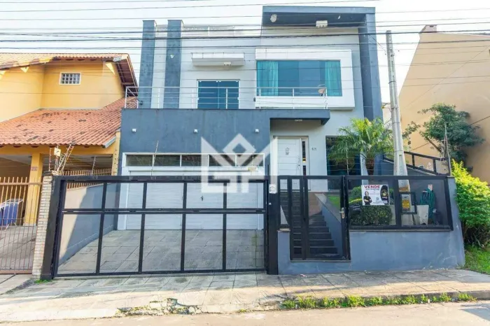 Casa semimobiliada com 3 dormitórios e varanda gourmet no Parque da Matriz