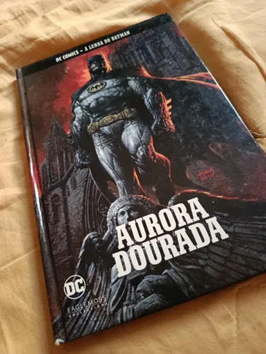Batman aurora dourada