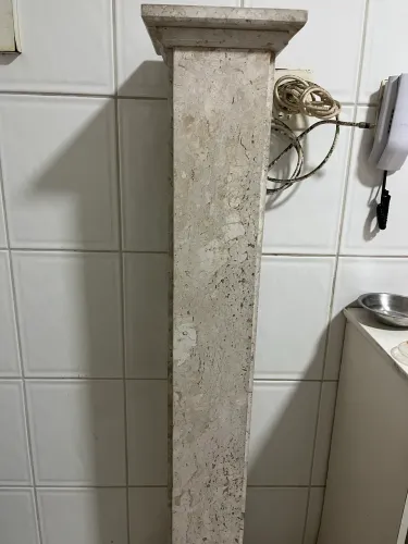 Vendo mármore maciço, original 1,40 de altura