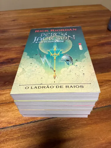 Coletânea Percy Jackson e os Olimpianos, volumes de I a V. 