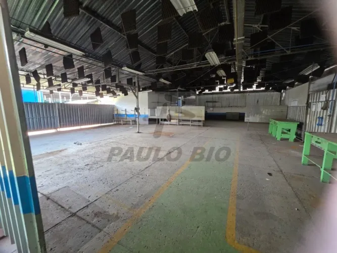 Galpão em condomínio para alugar no bairro Parque Jaçatuba em Santo André - SP.
