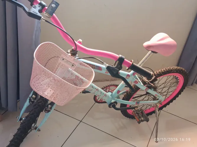 Bicicleta infantil aro 20 semi nova