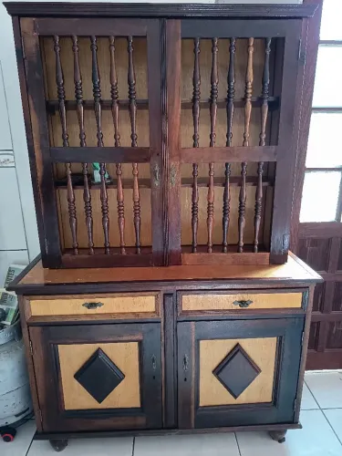 Vendo armário de madeira