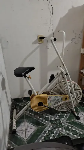 Bicicleta ergométrica e Elíptico 