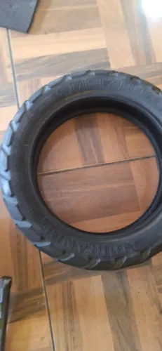 Pneu de moto aro 13 .. medidas 130/70.13 usado pouco comprei  outro ainda tem fios