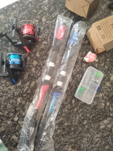 Kit de pesca completo- 2Varas telescópicas+2 Molinetes com linha+estojo com acessórios.