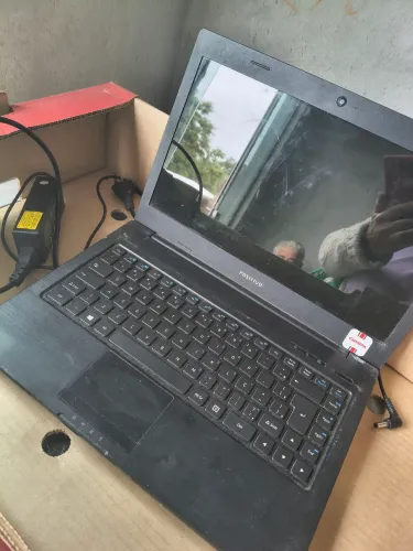 Notebook positivo para retirar peças não sei o defeito