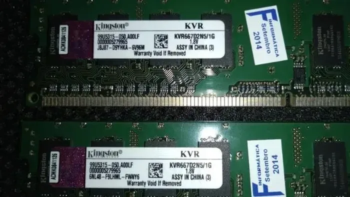 Dois pentes de memória Kingston 1Gb cada Ddr2/667