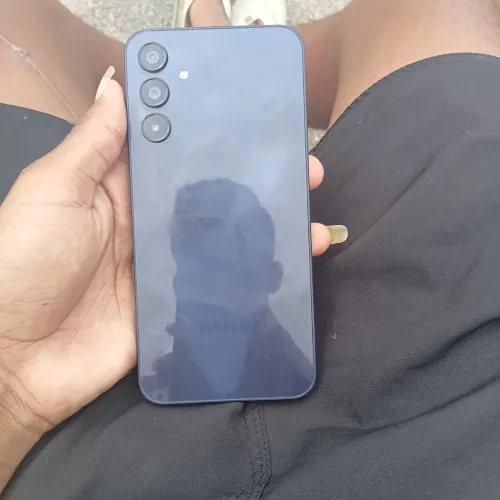 Celular bom todo file poucos meses de usado