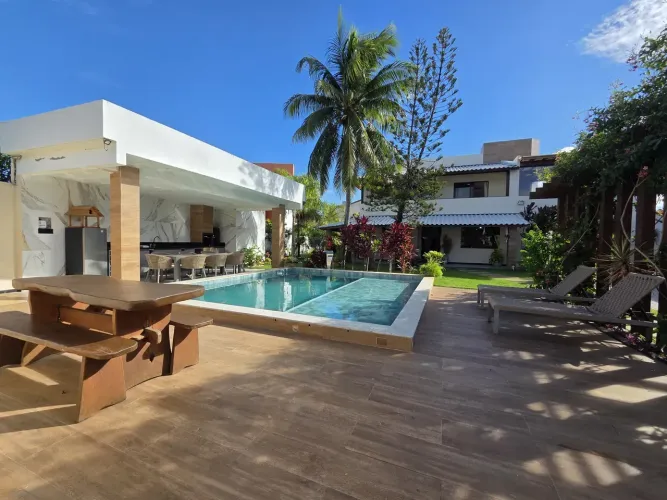 Casa em Vilas do Atlântico com 900m² de terreno!