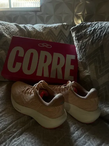 Tênis corre pro max usado apenas 2 vezes, com caixa!!