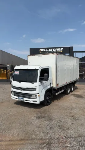 VOLKSWAGEN 13.180 2022 BAÚ TRUCADO PNEUS NOVOS