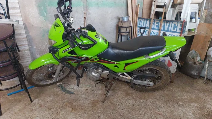 Vendo ou troco falcon em otimo estado