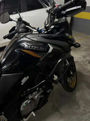 Suzuki Vstron 650 XT  26/27