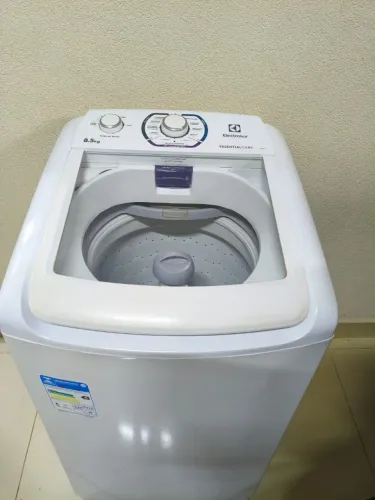 Máquina de lavar roupa Eletrolux 8,5kg 110v-Semi Nova